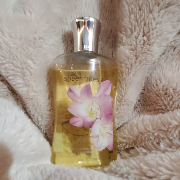 Bath & Body Works Sheer Freesia Shower Gel - Picture 1 of 2